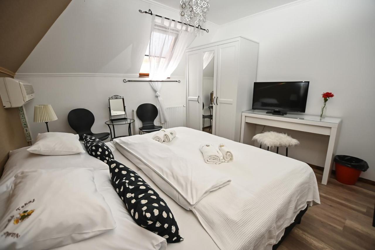 Vasko Panzio Borpince Bed & Breakfast Tokaj Bagian luar foto