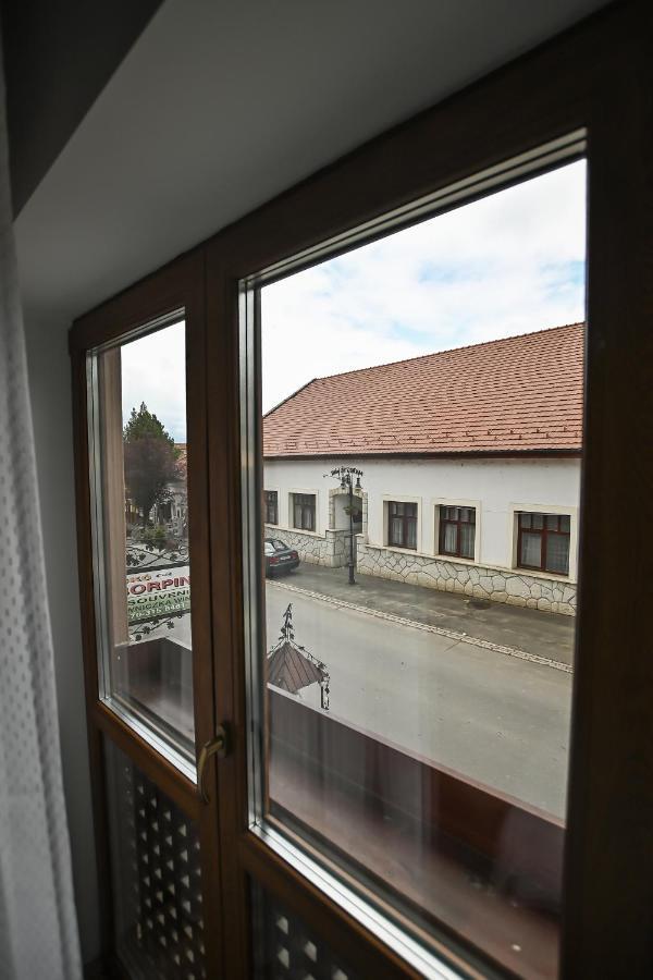 Vasko Panzio Borpince Bed & Breakfast Tokaj Bagian luar foto