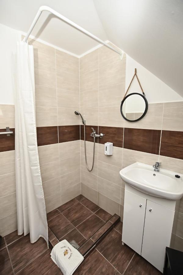 Vasko Panzio Borpince Bed & Breakfast Tokaj Bagian luar foto