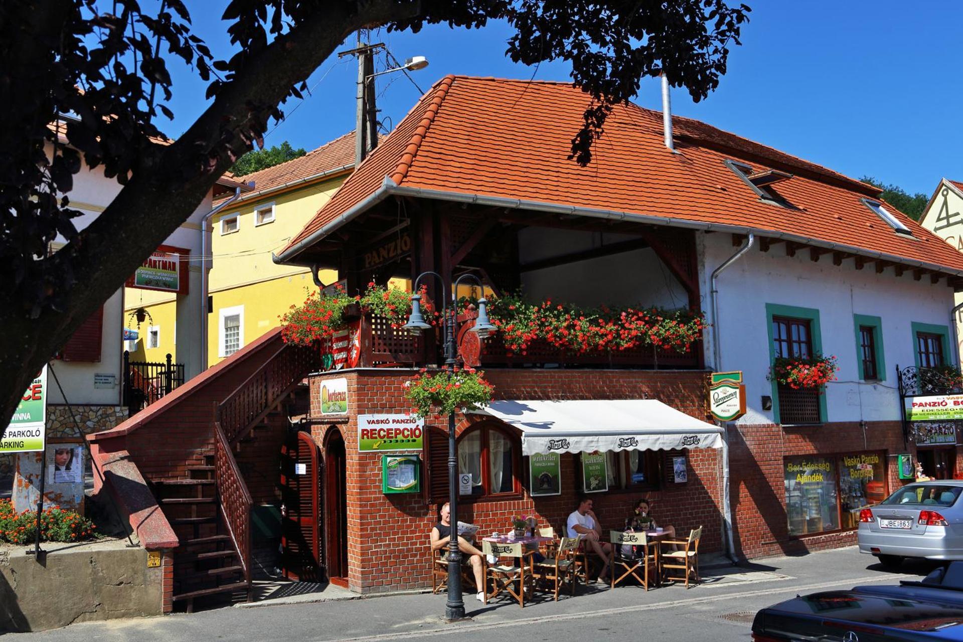 Vasko Panzio Borpince Bed & Breakfast Tokaj Bagian luar foto