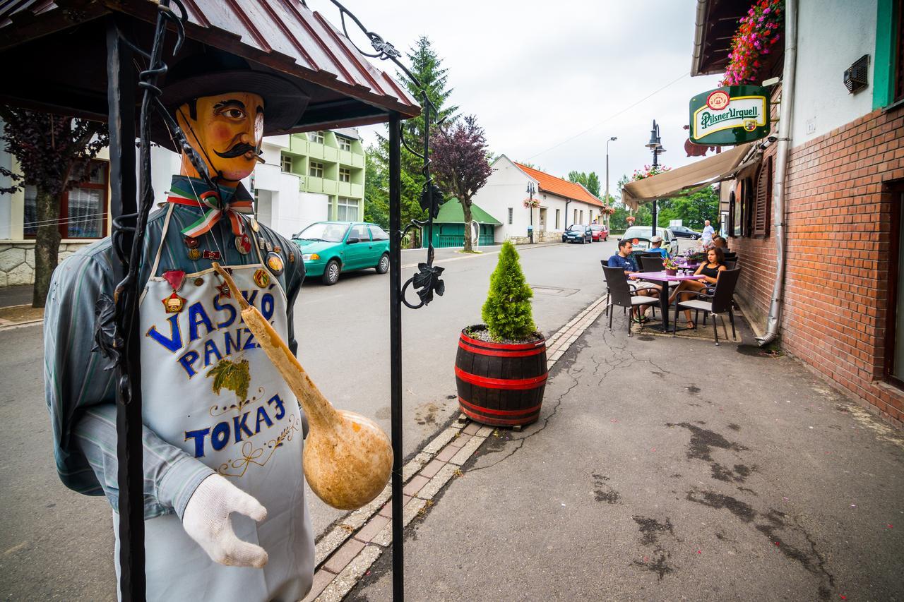 Vasko Panzio Borpince Bed & Breakfast Tokaj Bagian luar foto